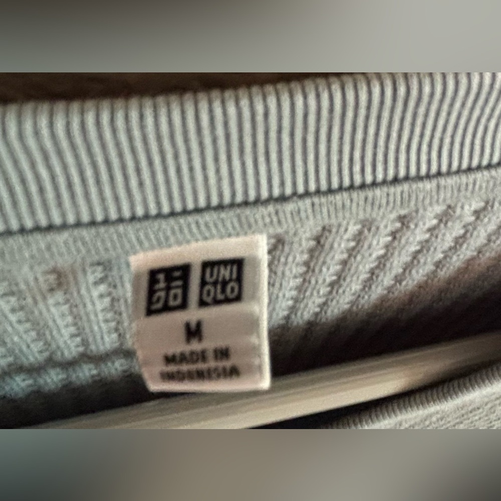 Uniqlo Light Gray Ribbed Knit Sweater - Picture 2 of 3